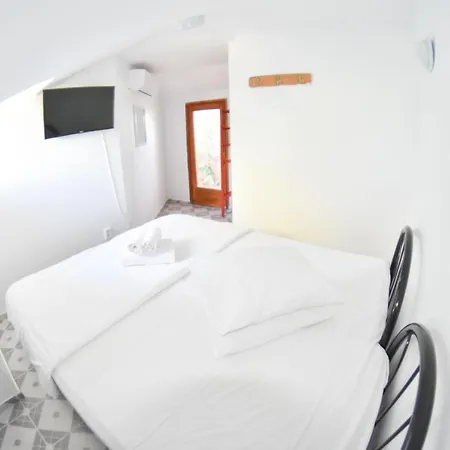 La Piovra Guest house *